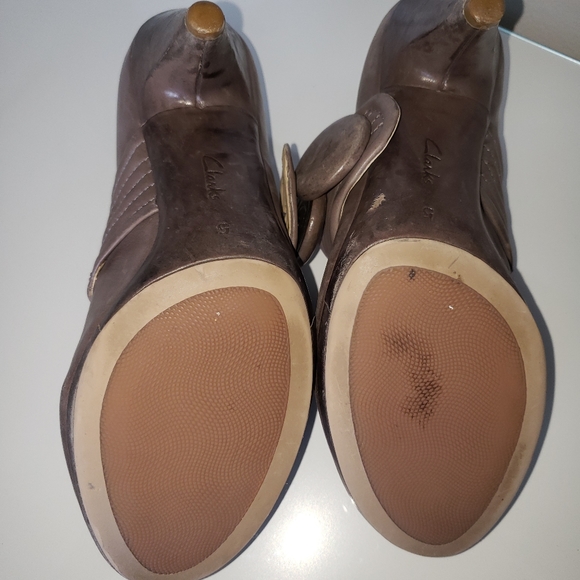 Clarks Mary Janes Tan Leather Women Size 5 Excellent Condition - Picture 6 of 6